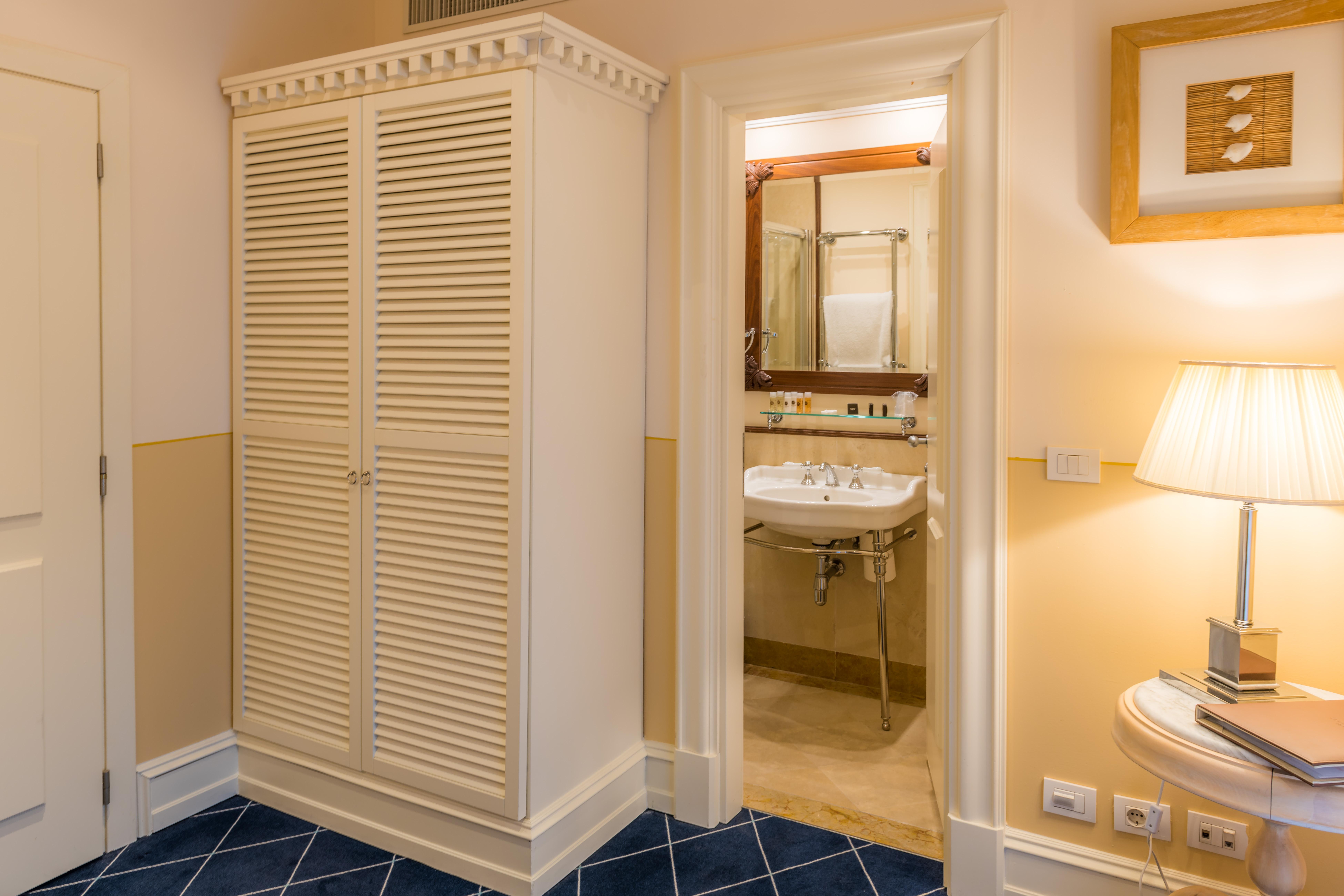 Grand Hotel Bristol Spa Resort, By R Collection Hotels Rapallo Exteriér fotografie A bathroom in a hotel room