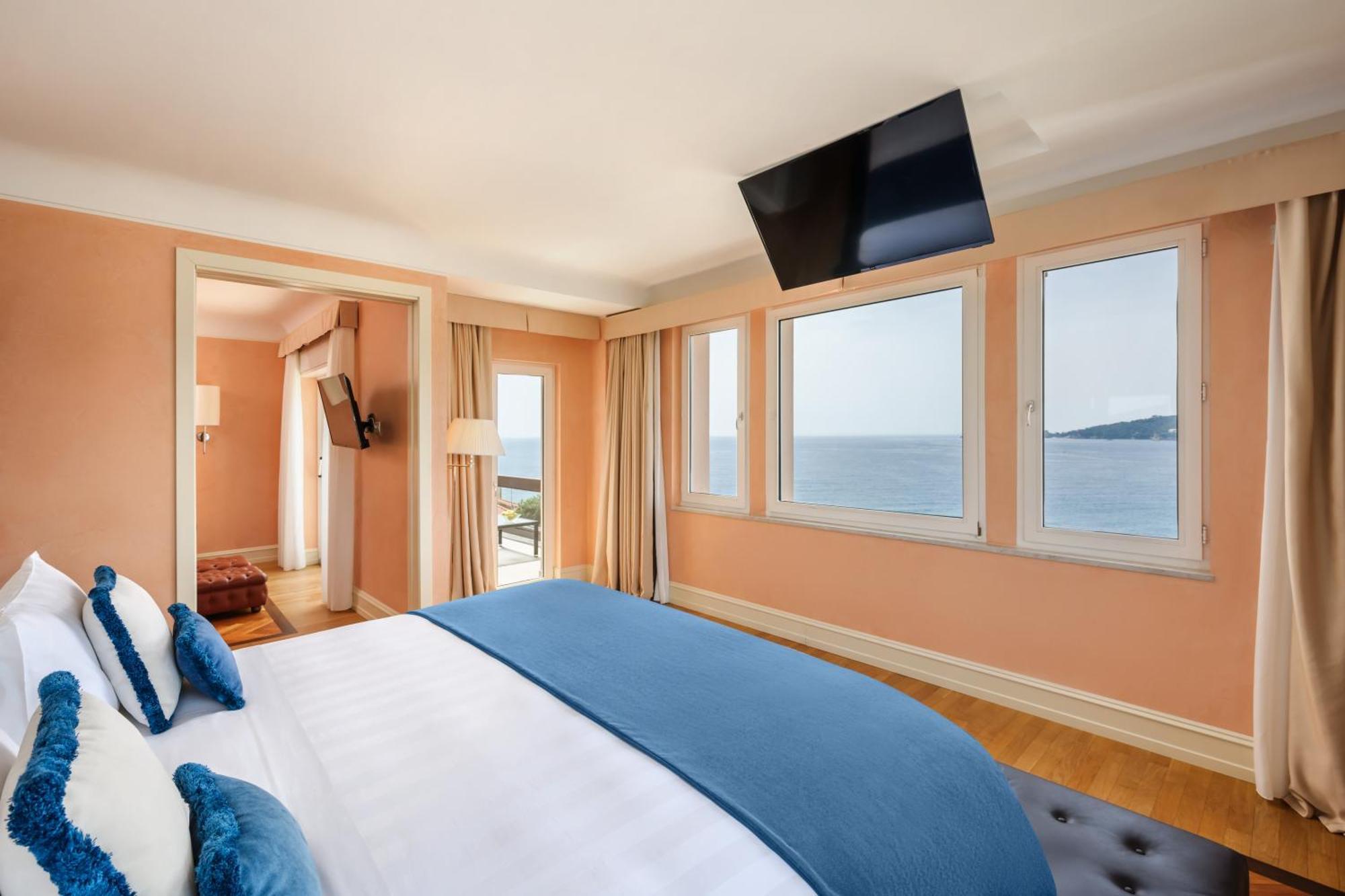 Grand Hotel Bristol Spa Resort, By R Collection Hotels Rapallo Exteriér fotografie A bedroom at the Hotel